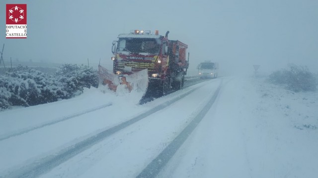 Se limita la circulación de camiones por la nieve en el interior de Castellón