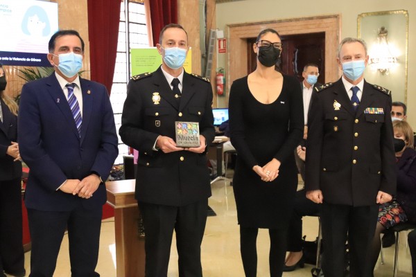 Murcia galardona al servicio de Protección de la Unidad a la Familia y Mujer de la Policía Nacional 