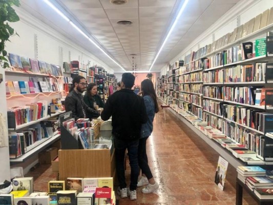 80 mundos se lleva el premio de la Conselleria de Cultura a la librería más innovadora  