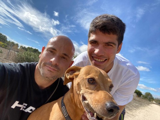 Carlos no es nada quejica y, a nivel físico, elástico como Djokovic y fuerte y resistente como Nadal