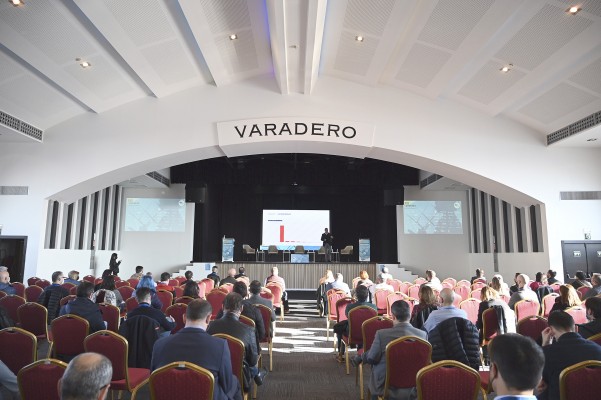 Los expertos lo tienen claro: la concentración empresarial en la industria cerámica irá a más