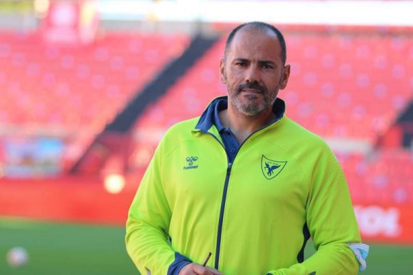 Ballesta busca la primera con el UCAM y el Murcia visita al Hércules en cita histórica venida a menos