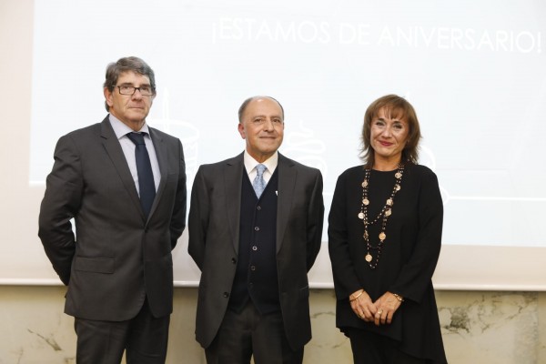 Carlos Cabrera (Ceracasa) y María José Cabrera (Vidres) reciben la Insignia de Oro de la ATC