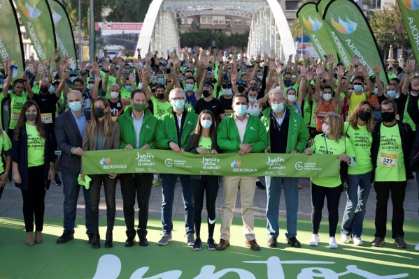 La marea verde contra el cáncer vuelve a llenar con su solidaridad las calles de Murcia 