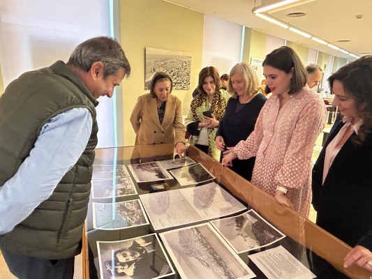 El Archivo de Alicante acoge una exposición de la Casa Carbonell con motivo de su centenario