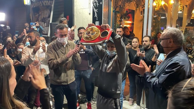 Elche también se enfunda el cinturón de campeón