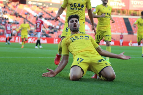 Salva Ballesta debuta como universitario con un buen empate gracias a los dos goles de Xemi