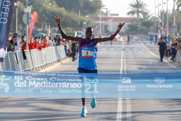 El keniano Kipruto y la valenciana Mas, ganadores de la Carrera del Mediterráneo
