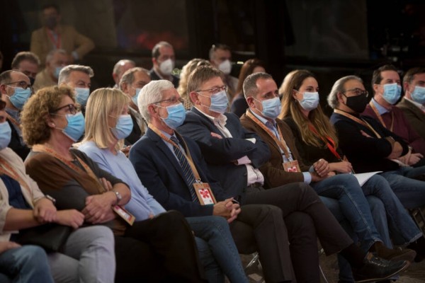 De Lerma a Zapatero: primera jornada de reencuentros y abrazos en el congreso del PSPV
