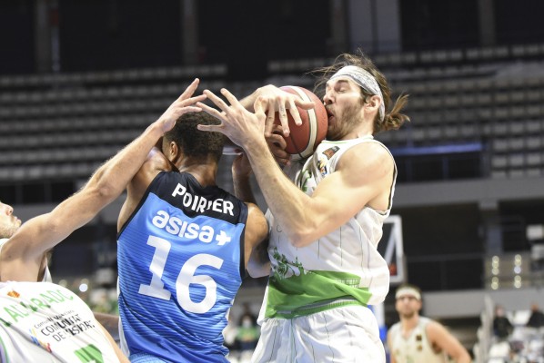 Estudiantes deja patentes las diferencias con un 'equipo ACB'