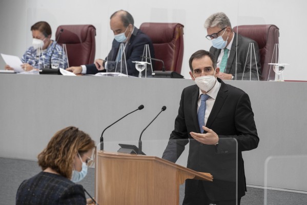 La moción de Liarte de multar por el lenguaje inclusivo sale adelante... pero con matices