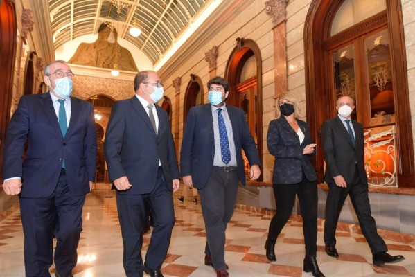 Miras anuncia que los Presupuestos de 2022 volverán a bajar más impuestos a los murcianos