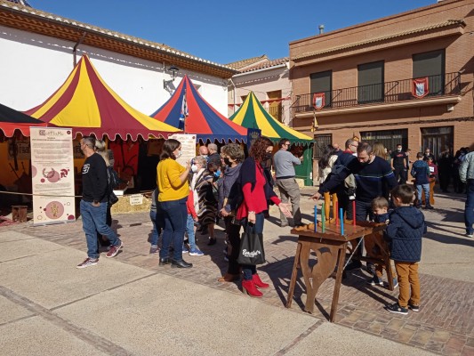 La 'nueva' feria medieval de Mascarell atrae a miles de personas