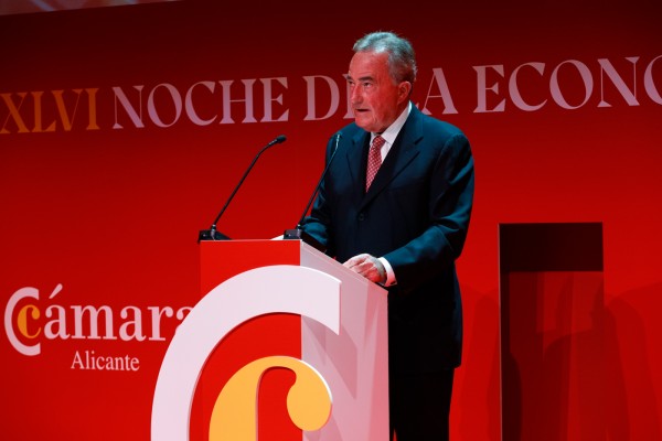 Riera reivindica con guante blanco; Puig responde con 'ximoanuncios' en turismo e innovación