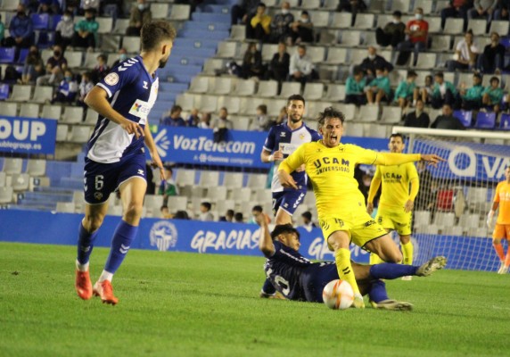 El UCAM CF resiste en la Nova Creu Alta y se queda muy cerca de la victoria