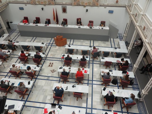 La Asamblea reclama a Sánchez la declaración de 'zona de emergencia' para el Mar Menor