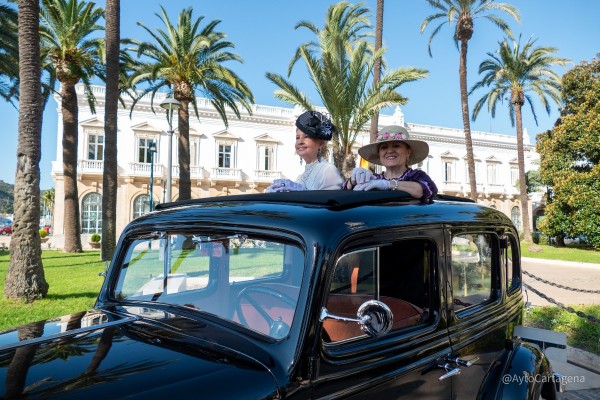 Los coches más elegantes se dan cita en Cartagena: concurso internacional de vehículos clásicos
