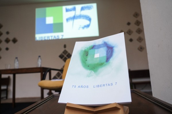 Libertas 7 presenta un libro que recoge el legado de la compañía en la sociedad valenciana