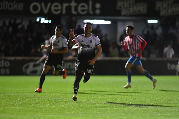 Un Efesé de dulce enlaza su tercer triunfo, éste ante el líder con un nuevo gol de Rubén Castro