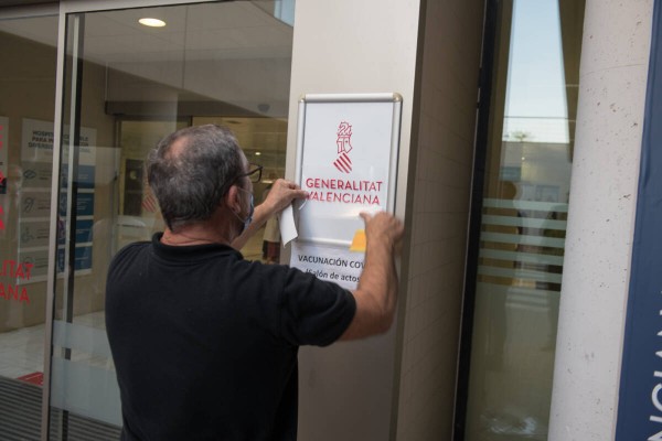 Dos partos, 58 atenciones y 100 contratados: las primeras horas de Torrevieja en manos de Sanidad