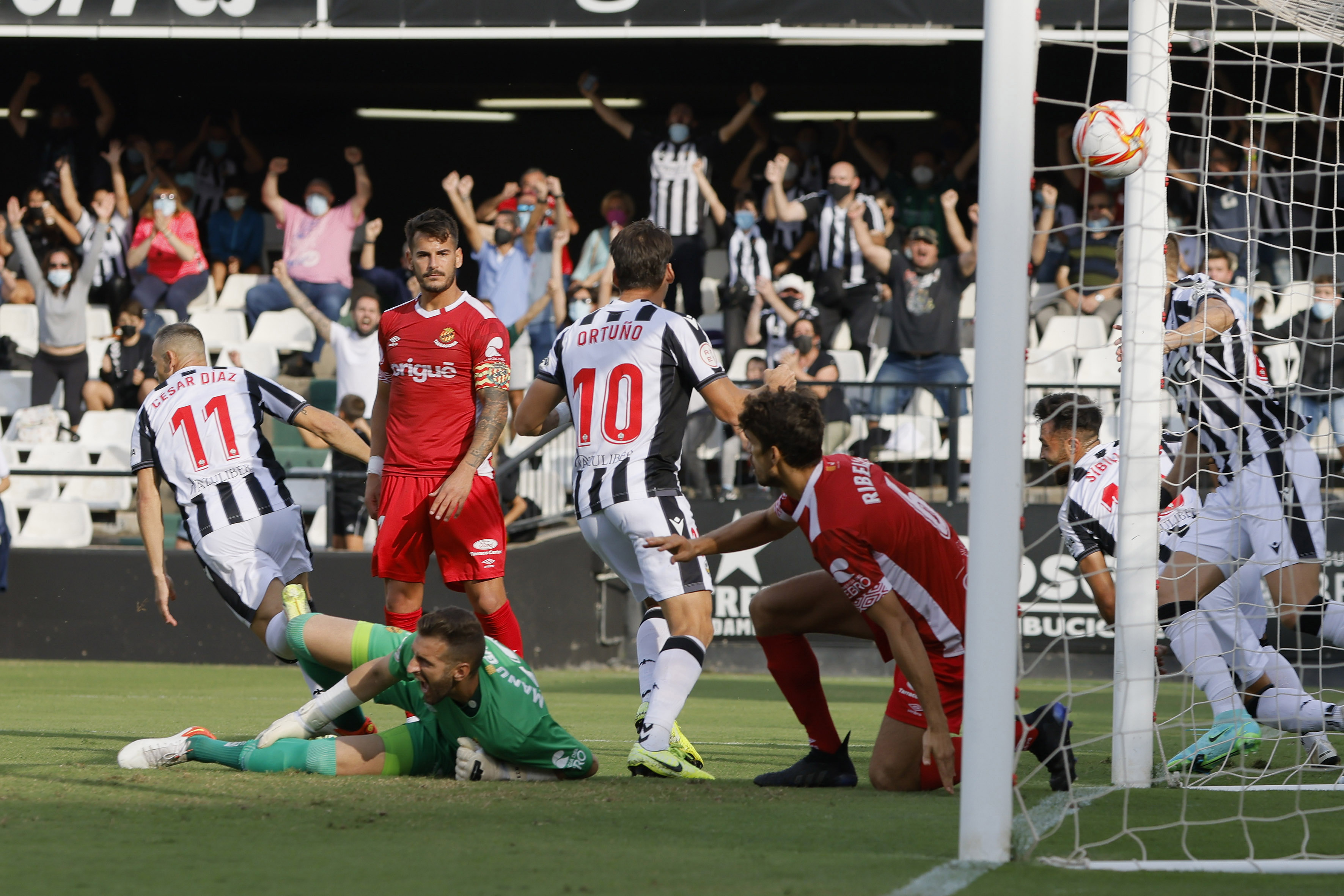 El Castellón paga cara una autoexpulsión de Dani Torres y cede el empate ante el Nàstic