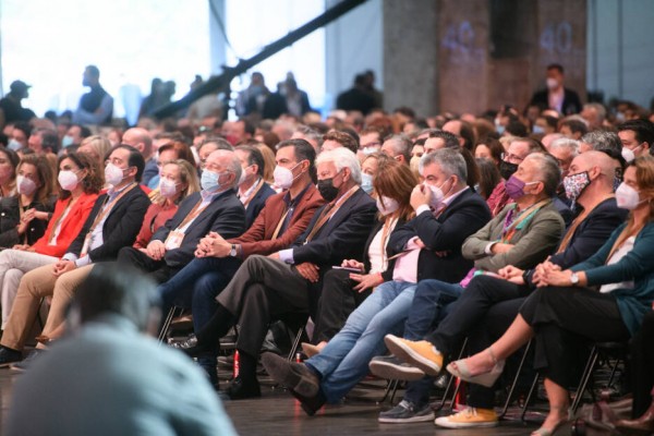 El PSOE homenajea su historia en un congreso moderno aunque cargado de nostalgia