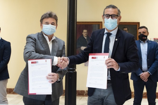 El convenio UMU-Real Murcia trae consigo un abono universitario y el uso de instalaciones