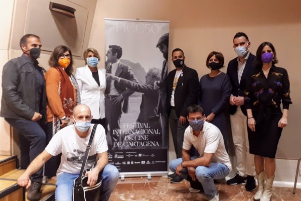 Una imagen de Berlanga en el Puerto de Cartagena ilustra el cartel del FICC