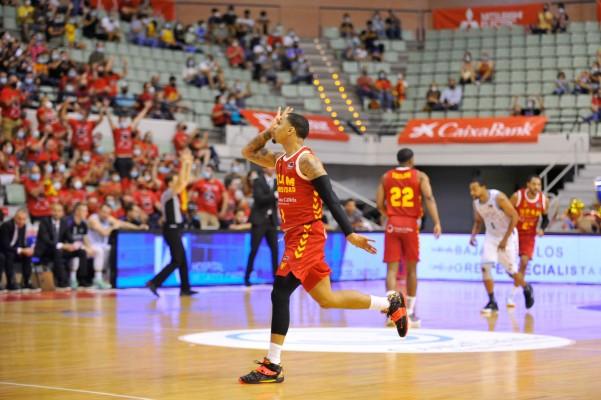 El UCAM CB llega a la victoria frente al colista a base de triples