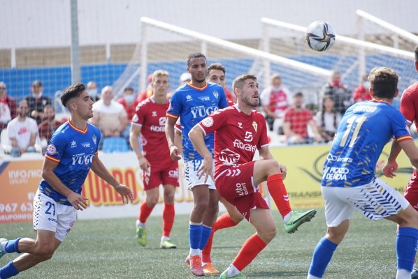 El Real Murcia, al que se le anulan tres goles, sigue atascado fuera de casa