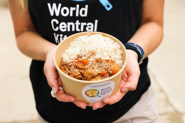 Raciones calientes de World Central Kitchen