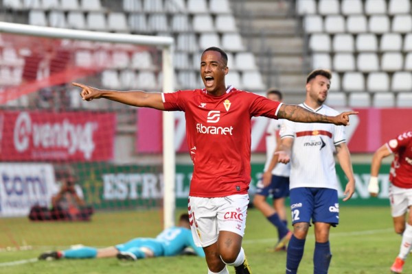 Athuman le da el triunfo a un Murcia que hace de su estadio un fortín y es tercero en Segunda RFEF