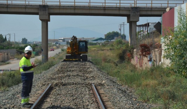 Primer paso para el soterramiento a Barriomar: desmontan la vía en el tramo Nonduermas-Sangonera