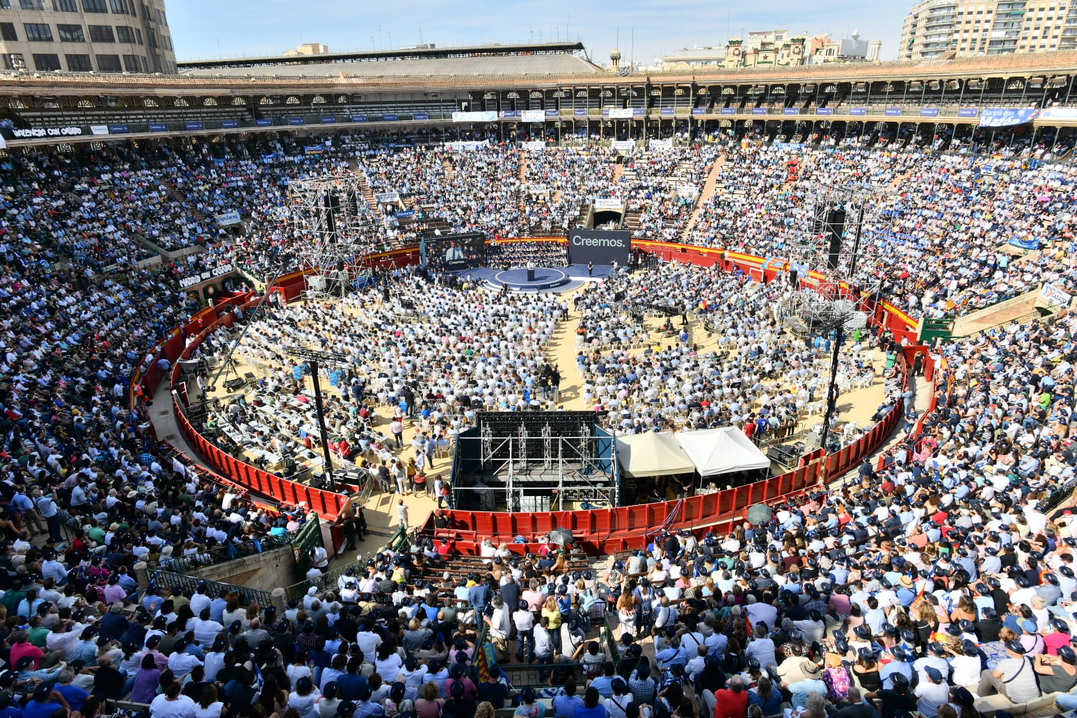 Casado, en una Plaza de Toros llena: 