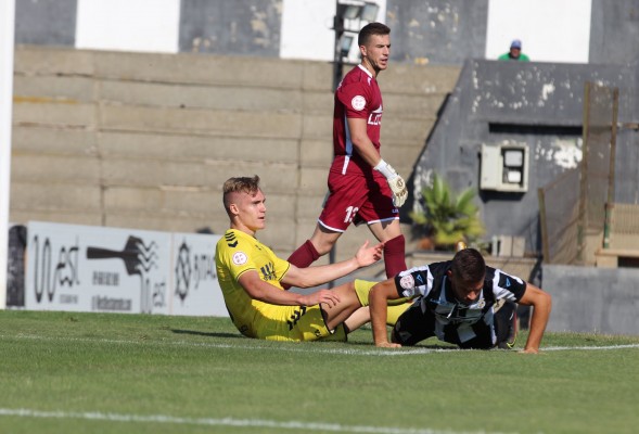 El UCAM CF vuelve de La Línea con derrota tras no atinar en la primera parte y ser débil en la segunda

