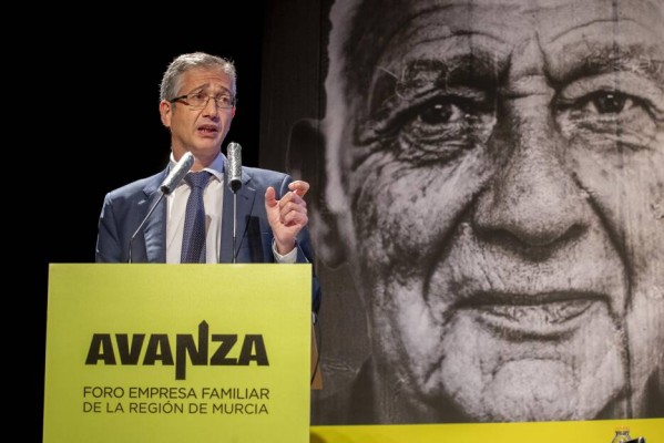 El análisis del gobernador del Banco de España: las empresas murcianas capearon mejor la crisis