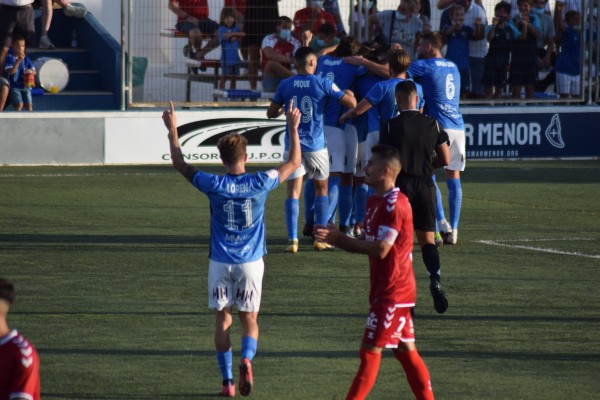 El Pitín asiste a la primera victoria del Mar Menor y a la primera derrota del Murcia en Segunda RFEF