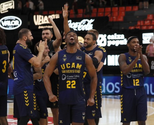 El UCAM CB remonta 17 puntos en La Fonteta y se establece en la zona alta de la Liga Endesa
