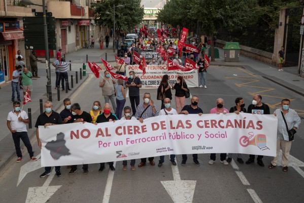 El grito contra el inminente cierre de los Cercanías entre Alcantarilla y Águilas se echa a la calle en Murcia