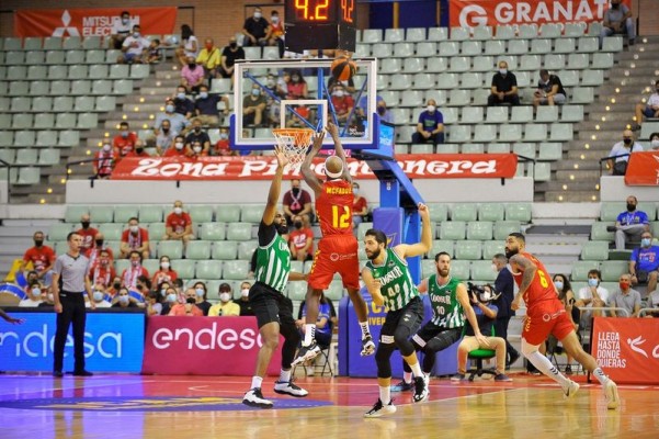 El dúo Taylor-McFadden marca la pauta para el UCAM CB