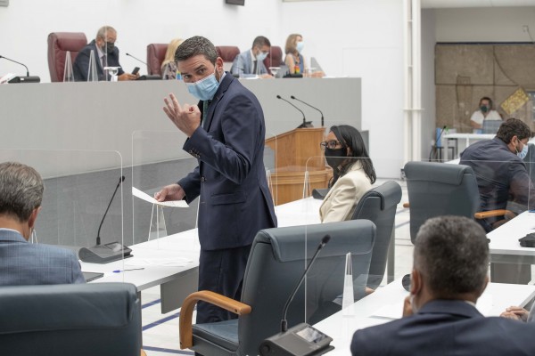 Ni el Mar Menor los une: las propuestas para salvarlo enfrentan al Gobierno y la oposición