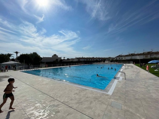 Aqualia pone a punto la piscina Ola Azul de Los Alcázares tras una inversión de 800.000 euros