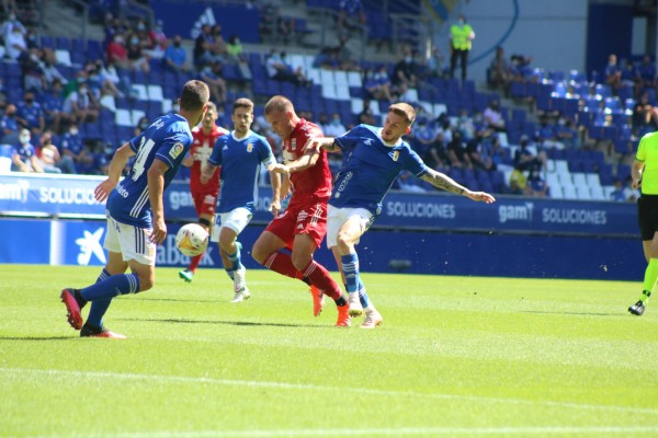 Un penalti y un autogol, con triste protagonismo de Alcalá y Andújar, derrotan al Efesé en Oviedo