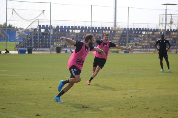 De Blasis y Okazaki estrenan convocatoria esta temporada con el Cartagena