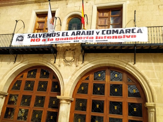 Piden suspender ElPozo-Córdoba de Yecla por ir contra las granjas porcinas junto al Monte Arabí