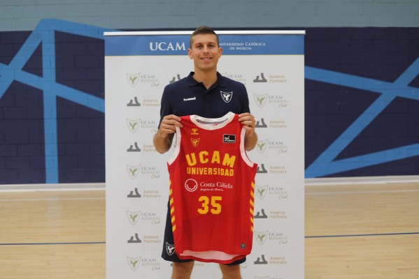 Czerapowicz ve en el UCAM CB potencial para 