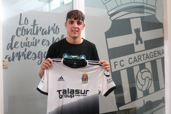 El canterano Neskes amplía contrato con el Cartagena hasta 2024