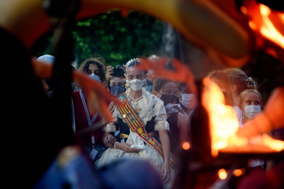 Galiana deja en manos de los falleros el cambio de hora de la 'cremà' y Cano defiende adelantarla