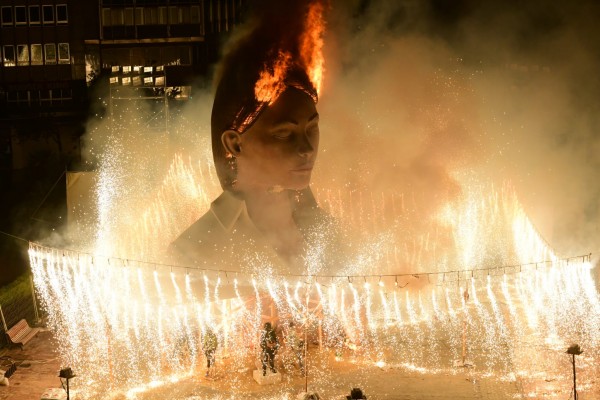 València quema por fin sus Fallas de la pandemia y sueña ya con marzo de 2022
