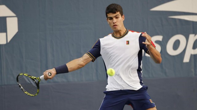 Alcaraz avanza a tercera ronda en el US Open al superar al francés Rinderknech en cuatro sets